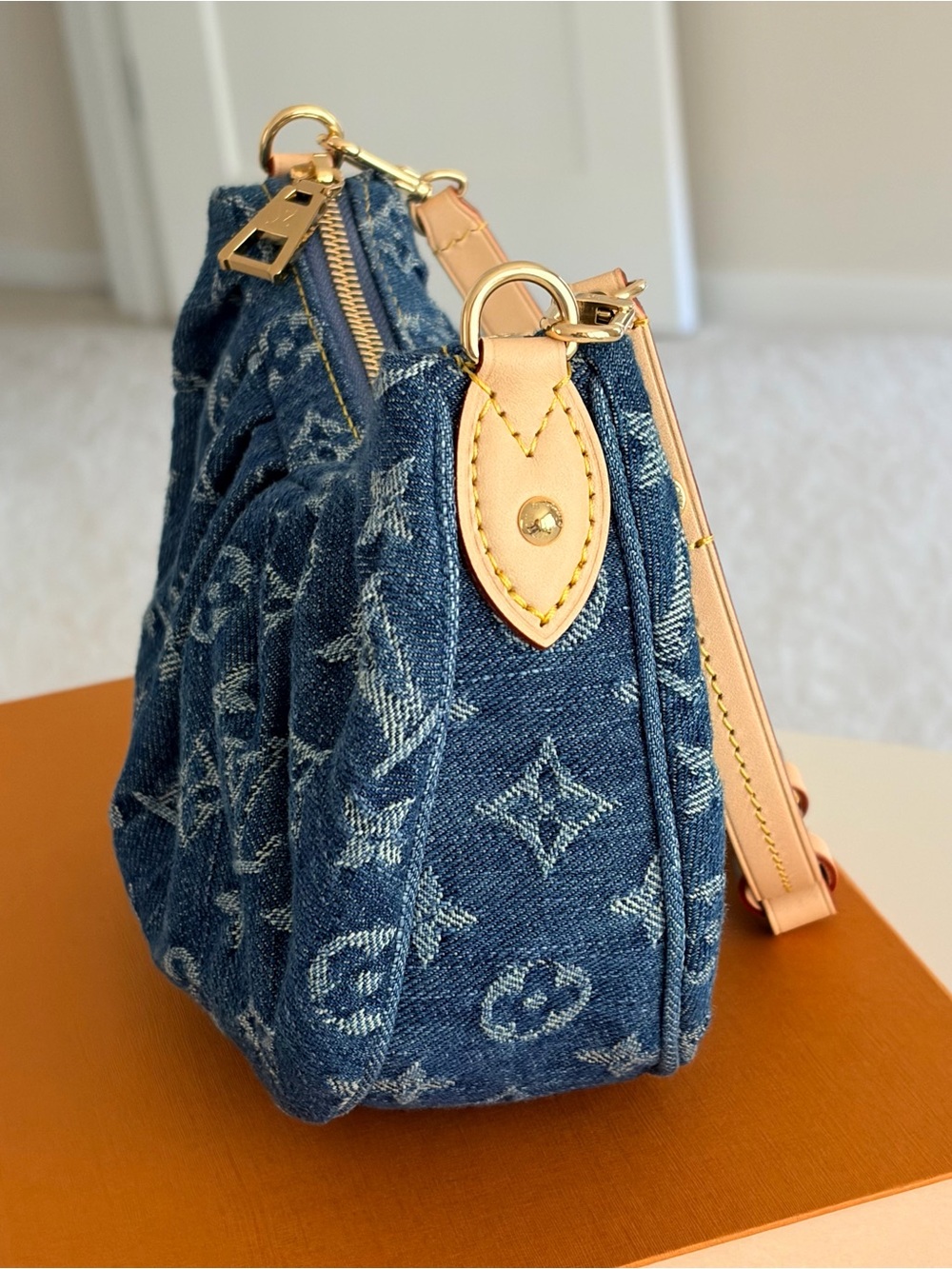 NEW Louis Vuitton Pochette Valley - Blue Denim - Picture 4 of 13